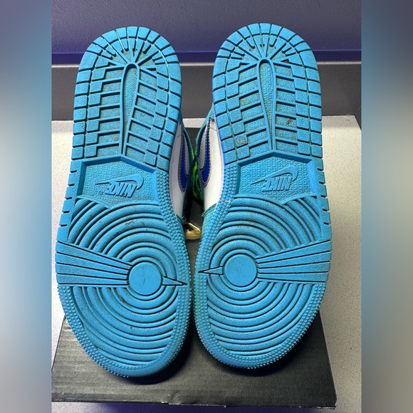 Nike Air Jordan 1 Mid SE (GS)- size 4Y - Picture 9 of 12